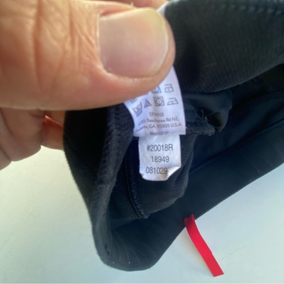 NWOT SPANX Jeanish Black Medium 4,6,8 - Picture 11 of 12